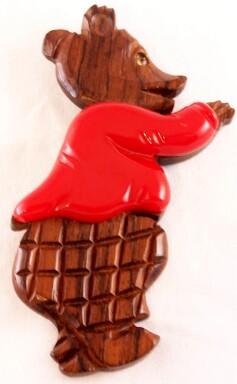 BP257 wood & red bakelite bear pin